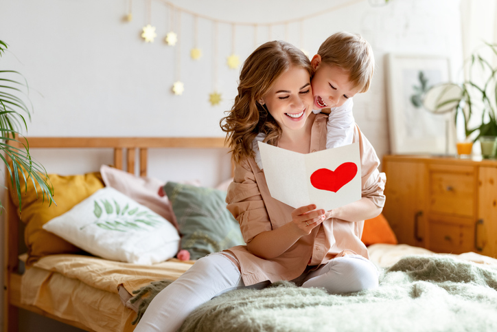 Pamper the New Mom with these 10 Valentine Gift Ideas! - Healthy Mama Hacks