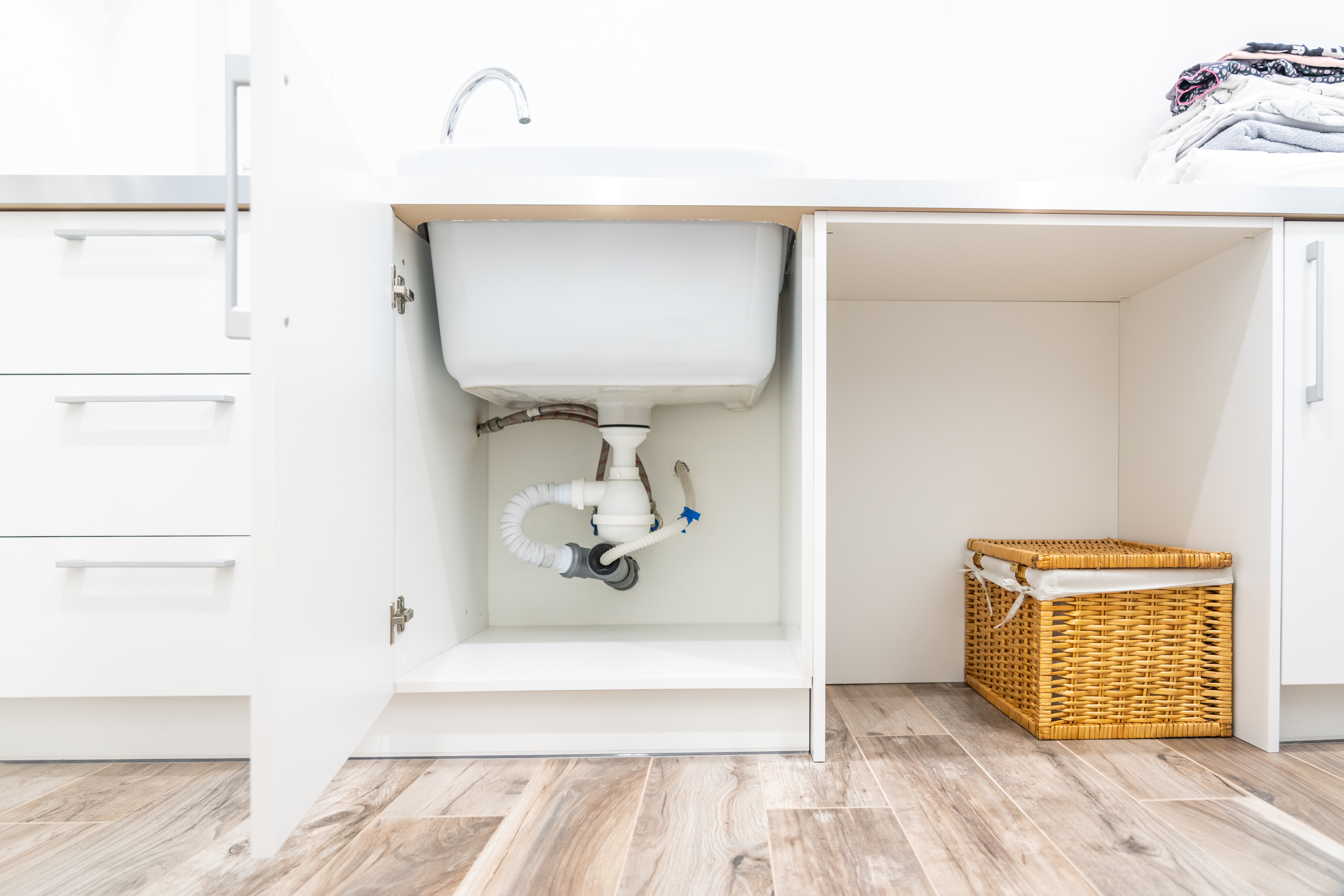 What You Should (and Shouldn't) Store Under the Kitchen Sink  Bathroom storage  organization, Dorm organization, Dorm room organization