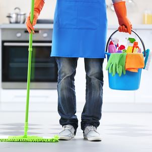 Cleaning Lady Housekeeper Housekeeping Cleaner' Enamel Mug